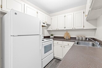 Burgundy And Hillsboro in New Hope, MN - Building Photo - Building Photo
