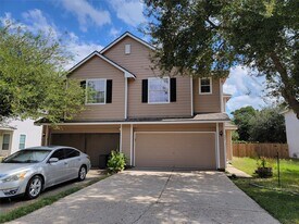 424 Folk Crest Ln in Dickinson, TX - Building Photo