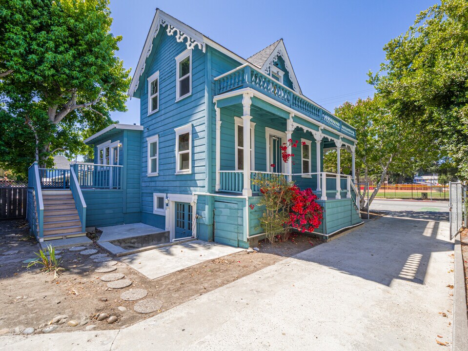 807 Laurel St in Santa Cruz, CA - Building Photo