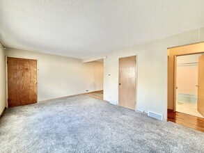 625 Vera Ct in Madison, WI - Building Photo - Building Photo
