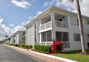 4201 S Ocean Blvd-Unit -J7 in South Palm Beach, FL - Building Photo - Building Photo
