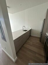 1079 Commonwealth Ave, Unit 308 in Boston, MA - Foto de edificio - Building Photo