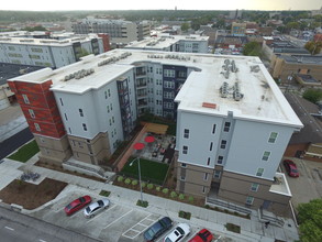 Academy Lincoln in Lincoln, NE - Foto de edificio - Building Photo