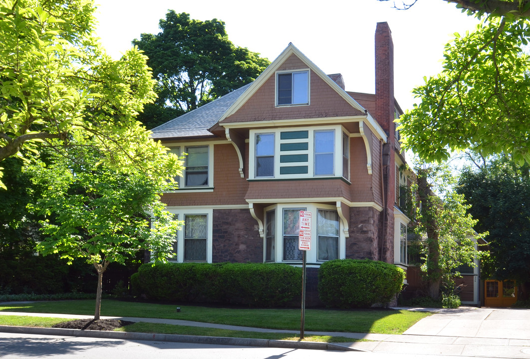 330 Oxford St in Rochester, NY - Building Photo