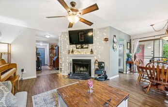 405A Cypress Point Cir in Mount Laurel, NJ - Building Photo - Building Photo