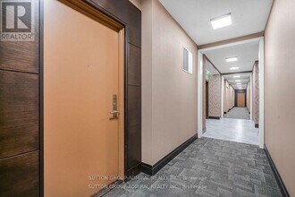 520 Steeles Ave W in Vaughan, ON - Building Photo - Building Photo