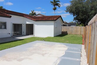 14635 SW 173rd St in Miami, FL - Foto de edificio - Building Photo