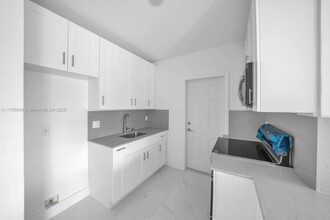 450 Beacom Blvd in Miami, FL - Building Photo - Building Photo