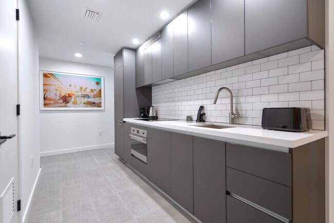 227 NE 2nd St in Miami, FL - Building Photo - Building Photo