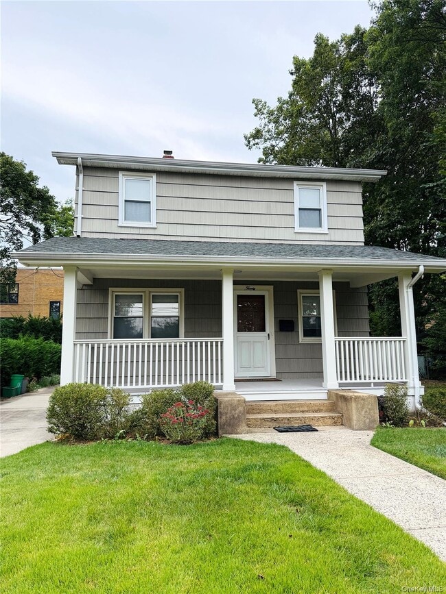 20 Fairmount Blvd in Garden City, NY - Building Photo - Building Photo