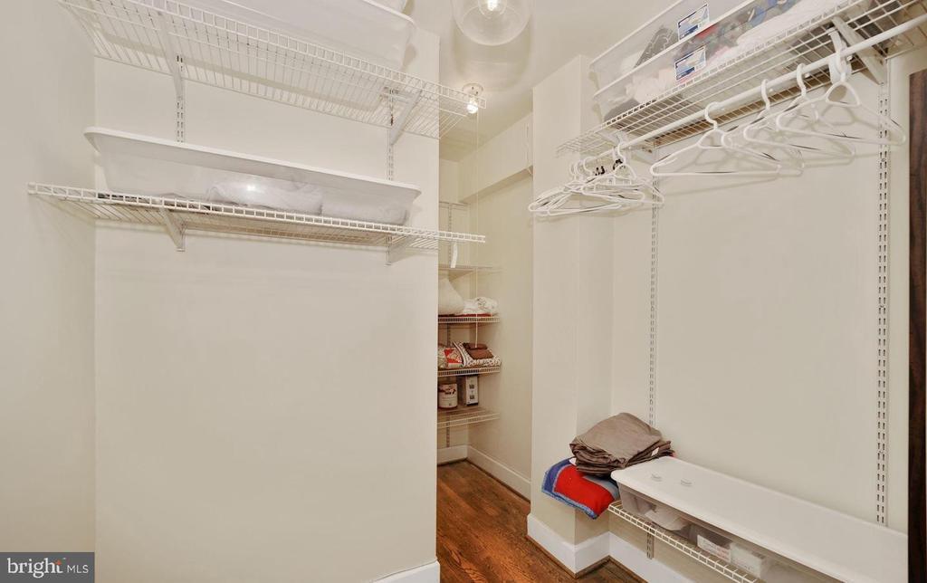 3051 Idaho Ave NW in Washington, DC - Building Photo