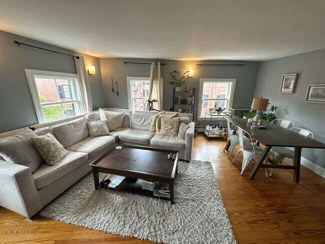 38 W Cedar St, Unit 3 in Boston, MA - Foto de edificio - Building Photo