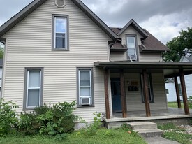 1118 S Main St, Unit A in Goshen, IN - Building Photo