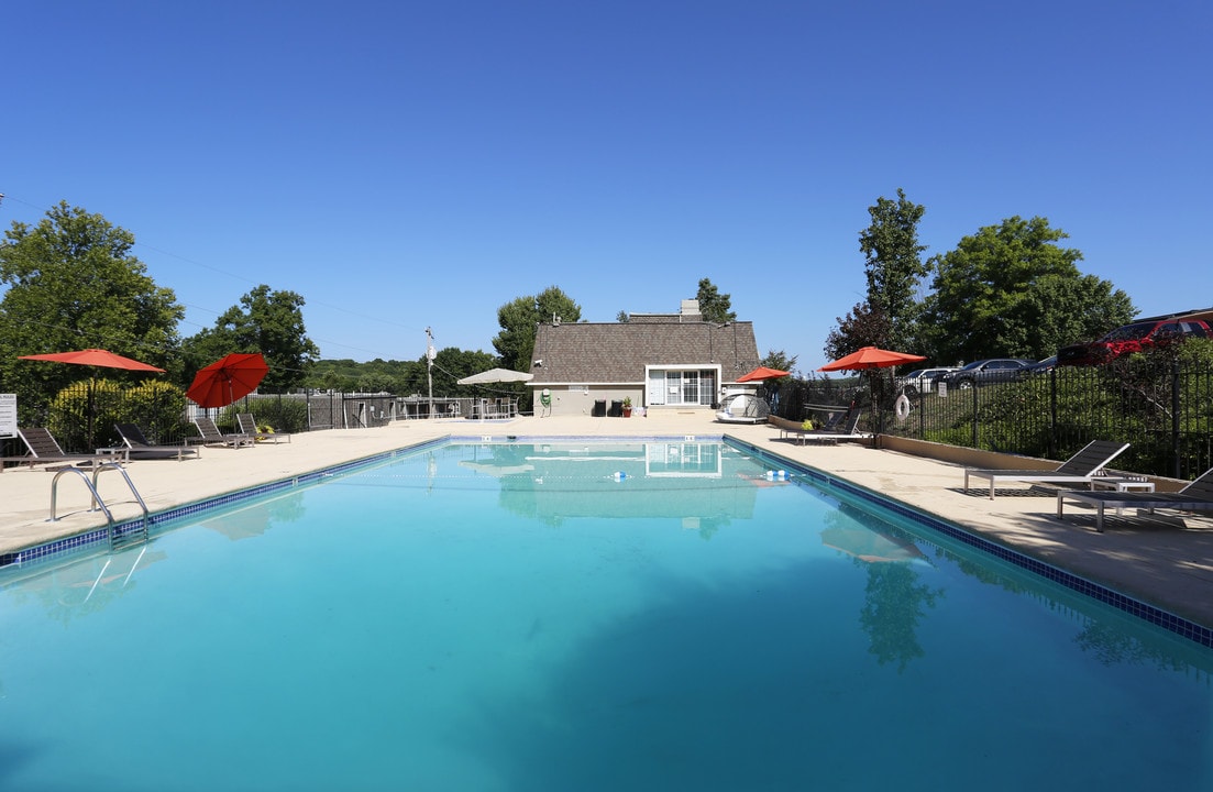 Links at Parkville in Parkville, MO - Foto de edificio