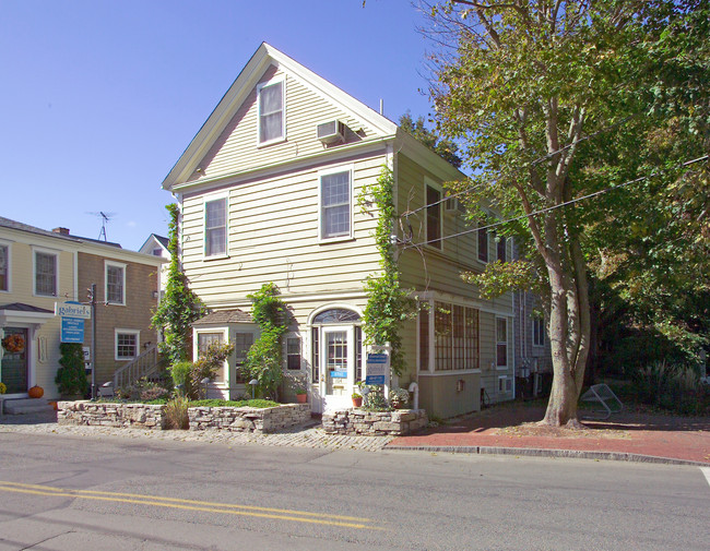 104 Bradford St in Provincetown, MA - Building Photo - Building Photo