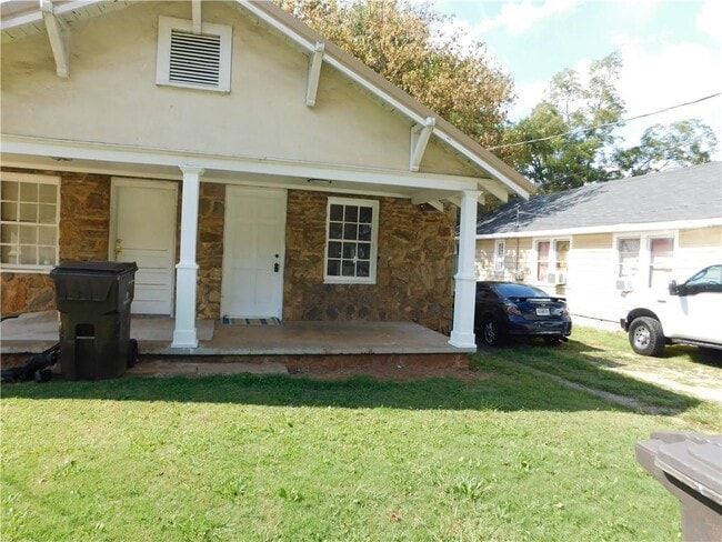 112 Summit St in Cartersville, GA - Foto de edificio - Building Photo