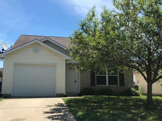 3929 Roundwood Dr in Indianapolis, IN - Building Photo - Building Photo