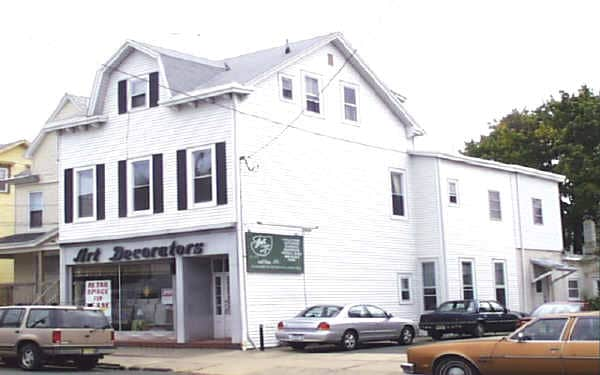 152 Easton Ave in New Brunswick, NJ - Building Photo