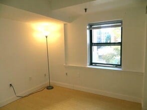 82 Peterborough St, Unit 65k in Boston, MA - Foto de edificio - Building Photo