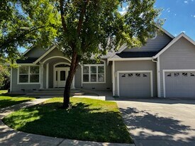 11155 Ringtail Rd in Penn Valley, CA - Building Photo