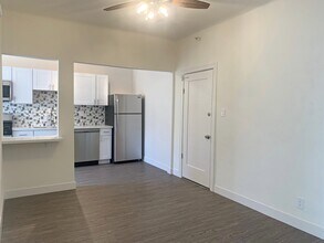 1623 Mariposa Ave, Unit 103 in Los Angeles, CA - Building Photo - Building Photo