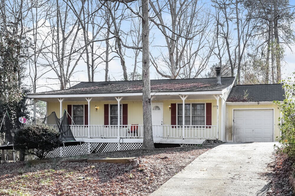 2915 Winchester Dr in Cumming, GA - Building Photo