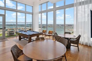 2150 N Bayshore Dr, Unit 2605 in Miami, FL - Building Photo
