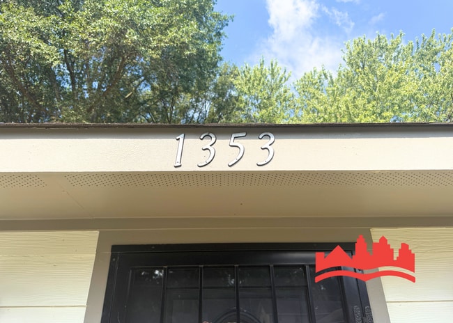 1353 Wells Station Rd in Memphis, TN - Building Photo - Building Photo