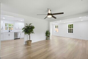 1787 Hay Rd in Johns Island, SC - Building Photo