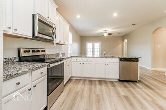 25393 Cypress Bend Dr in Cleveland, TX - Foto de edificio - Building Photo