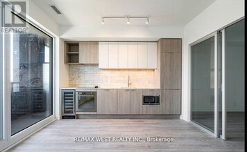 2020-2020 Bathurst St in Toronto, ON - Building Photo - Building Photo