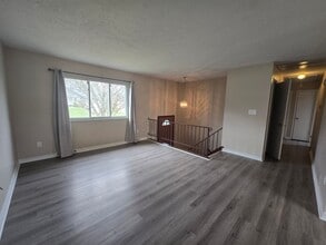 1367 Cavitt Rd in Monroeville, PA - Building Photo - Building Photo