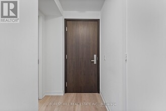 1 Yorkville Ave in Toronto, ON - Building Photo - Building Photo