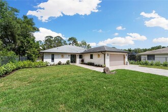 1890 Oakes Blvd in Naples, FL - Building Photo - Building Photo