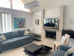 4708 McNeese Ct in Sacramento, CA - Foto de edificio - Building Photo