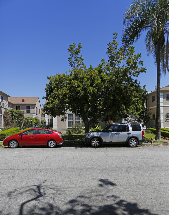 4003 Leeward Ave in Los Angeles, CA - Foto de edificio