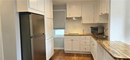 42 Putnam Pike in Johnston, RI - Building Photo - Building Photo