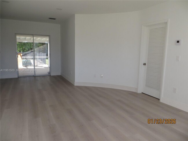 7435 SW 22nd St in Miami, FL - Building Photo - Building Photo