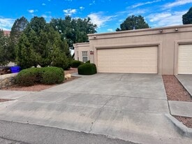 2357 Saturn Cir in Las Cruces, NM - Building Photo