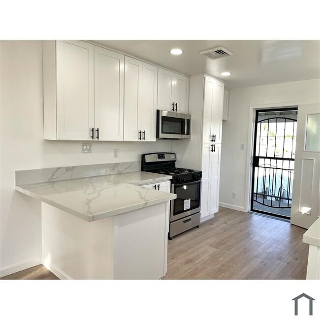 property at 10402 S Van Ness Ave