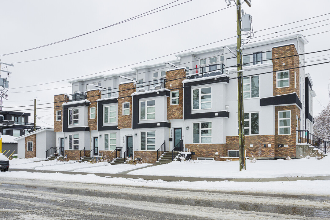 1703 31 Av SW in Calgary, AB - Building Photo