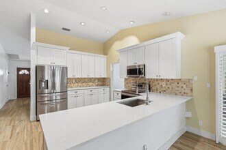 2700 Yarmouth Dr in Wellington, FL - Building Photo - Building Photo