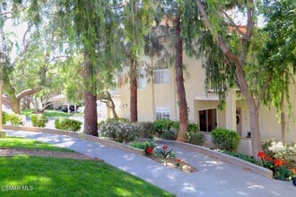637 Indian Oak Ln in Oak Park, CA - Building Photo - Building Photo