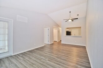 The Glens at Rolling Ridge in Howell, MI - Building Photo - Building Photo