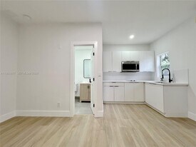 2480 NW 96th St in Miami, FL - Building Photo