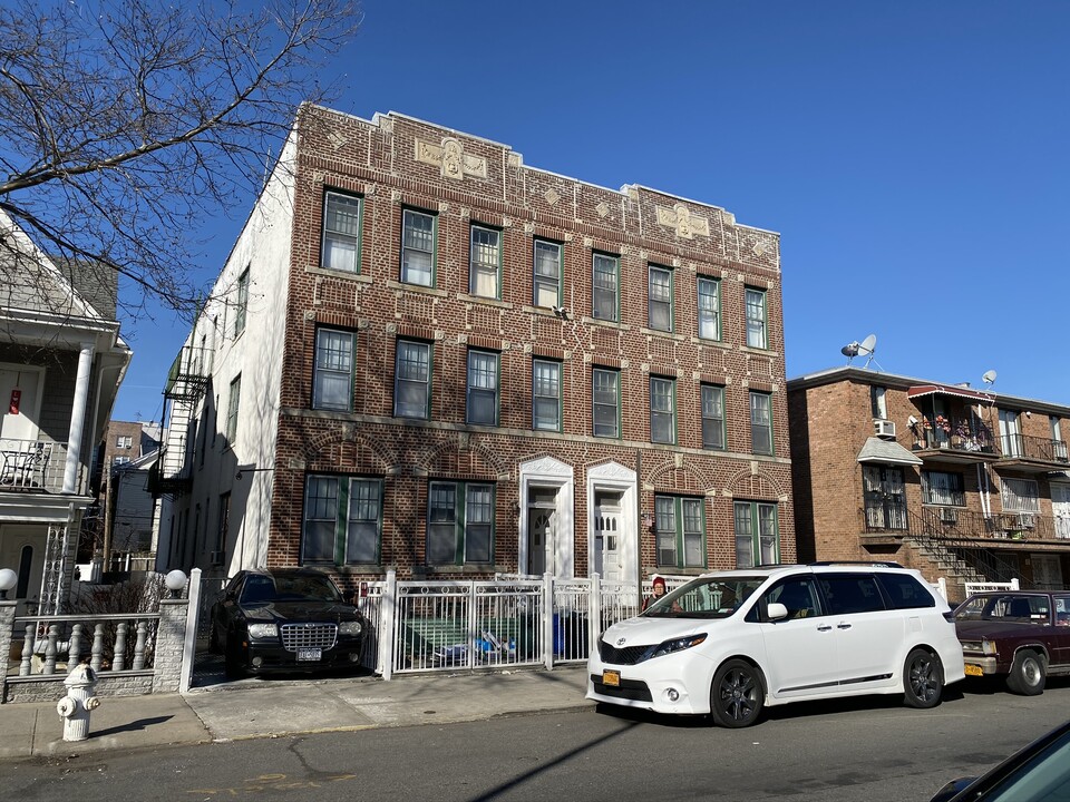 36 Bay 32nd St in Brooklyn, NY - Building Photo