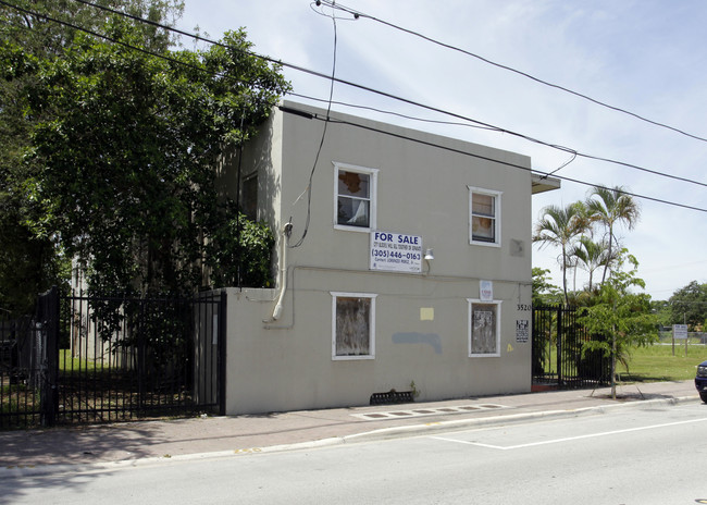 3520 Grand Ave in Coconut Grove, FL - Building Photo - Building Photo