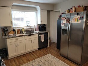 330 E Pike St, Unit 330 in Houston, PA - Building Photo - Building Photo