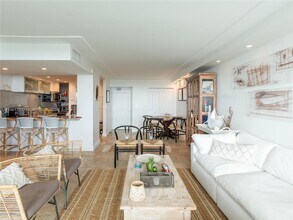 100 Bayview Dr, Unit 1924 in Sunny Isles Beach, FL - Foto de edificio - Building Photo