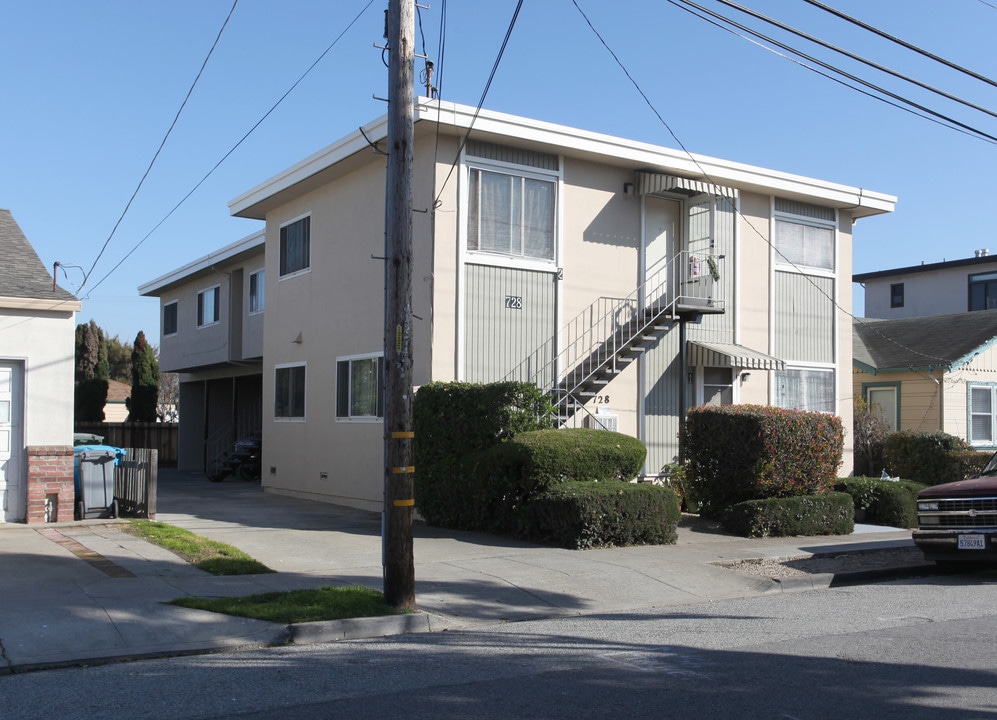 728 Easton Ave in San Bruno, CA - Foto de edificio